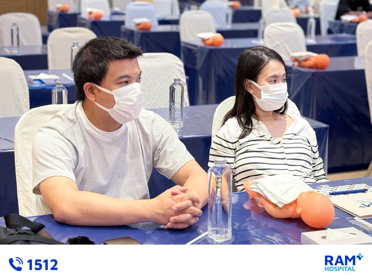 healthy mom and bebies