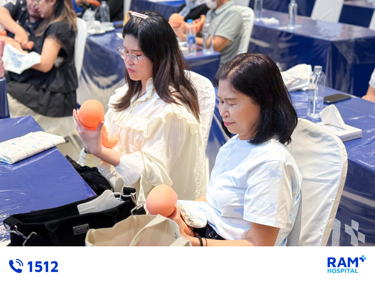 healthy mom and bebies