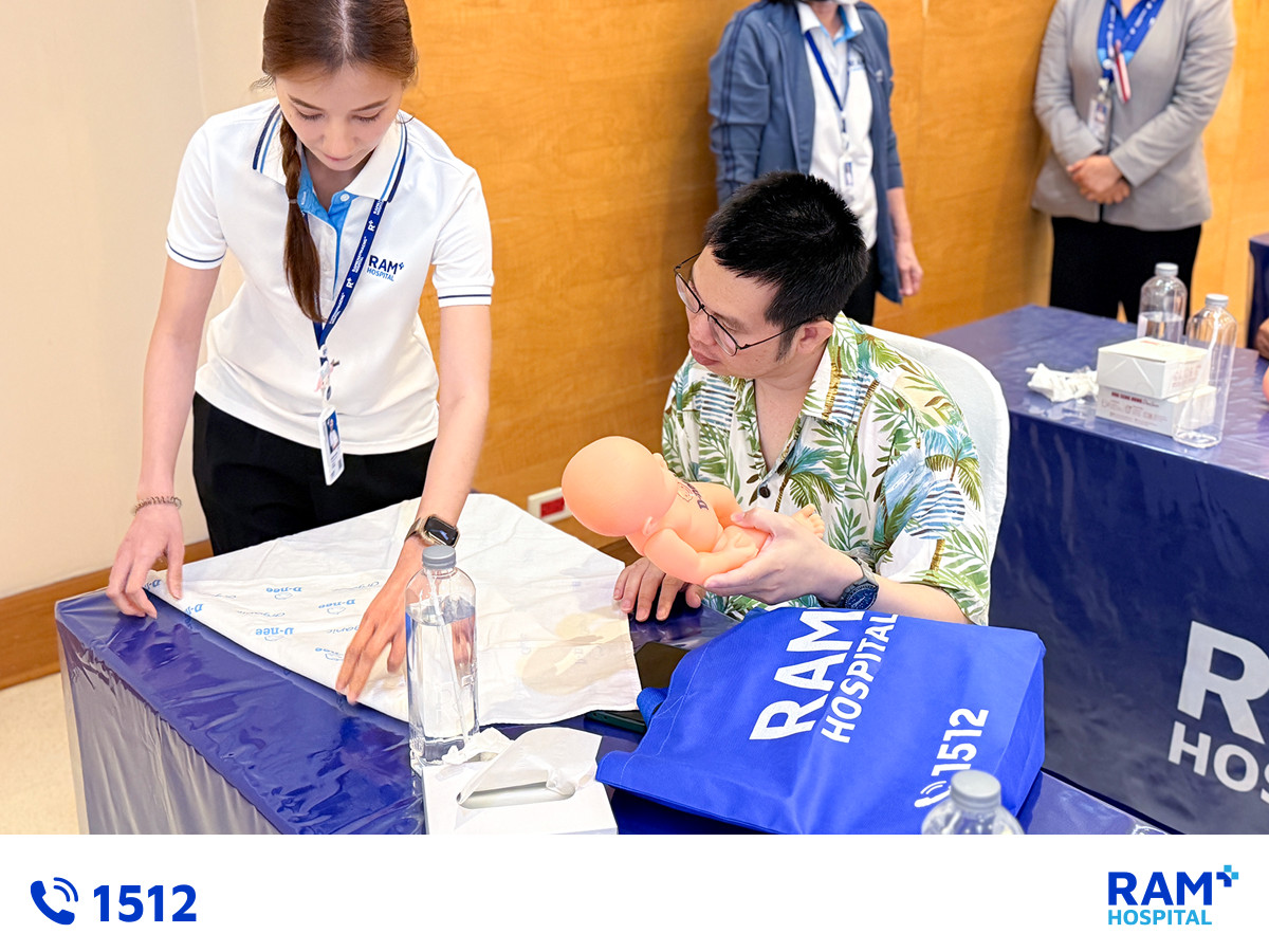 healthy mom and bebies