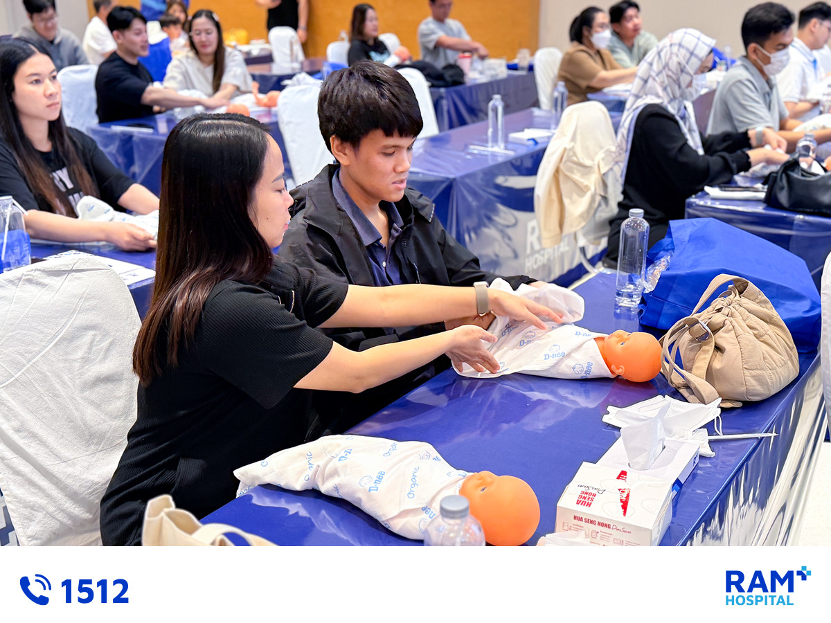 healthy mom and bebies