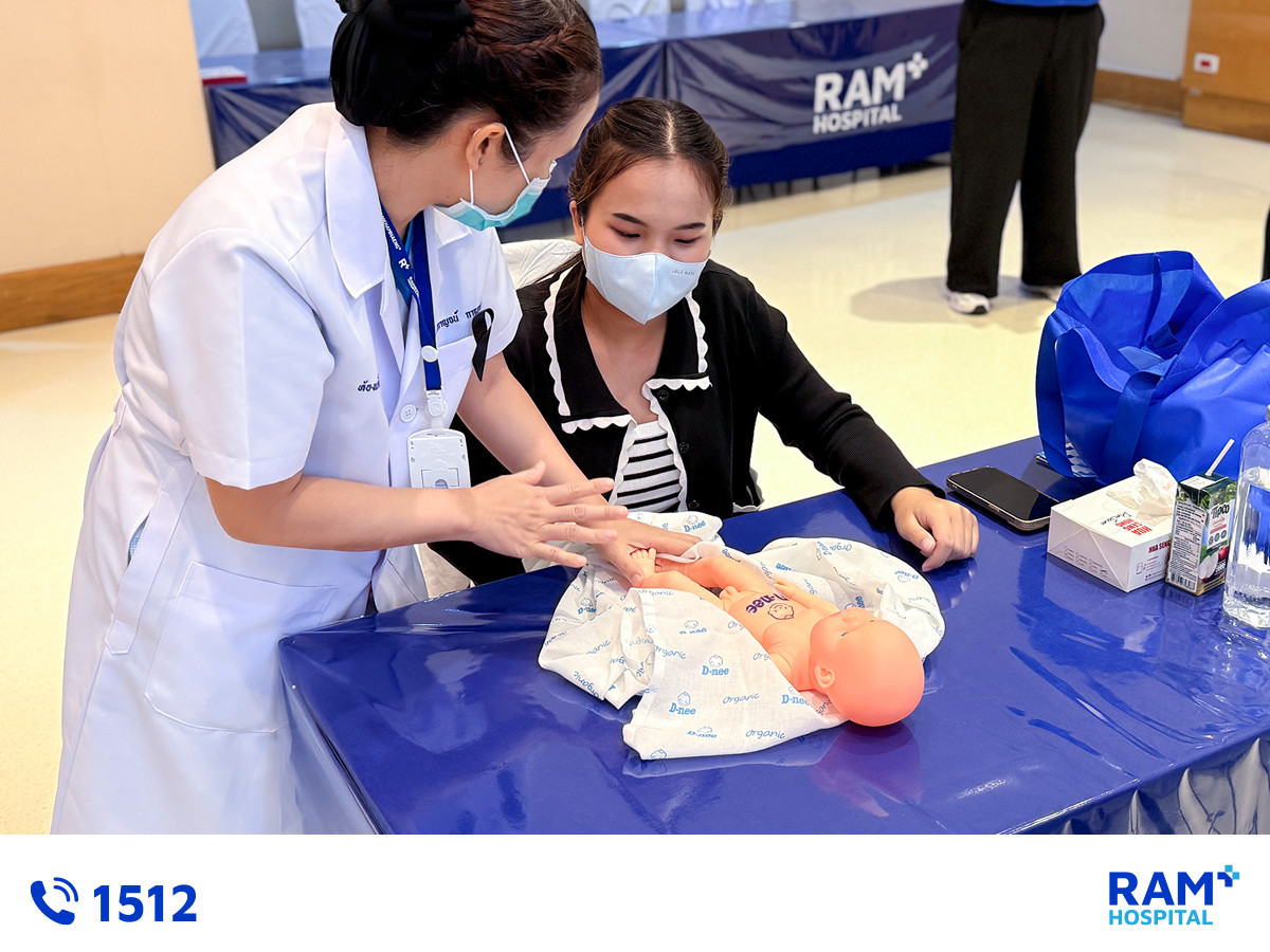 healthy mom and bebies