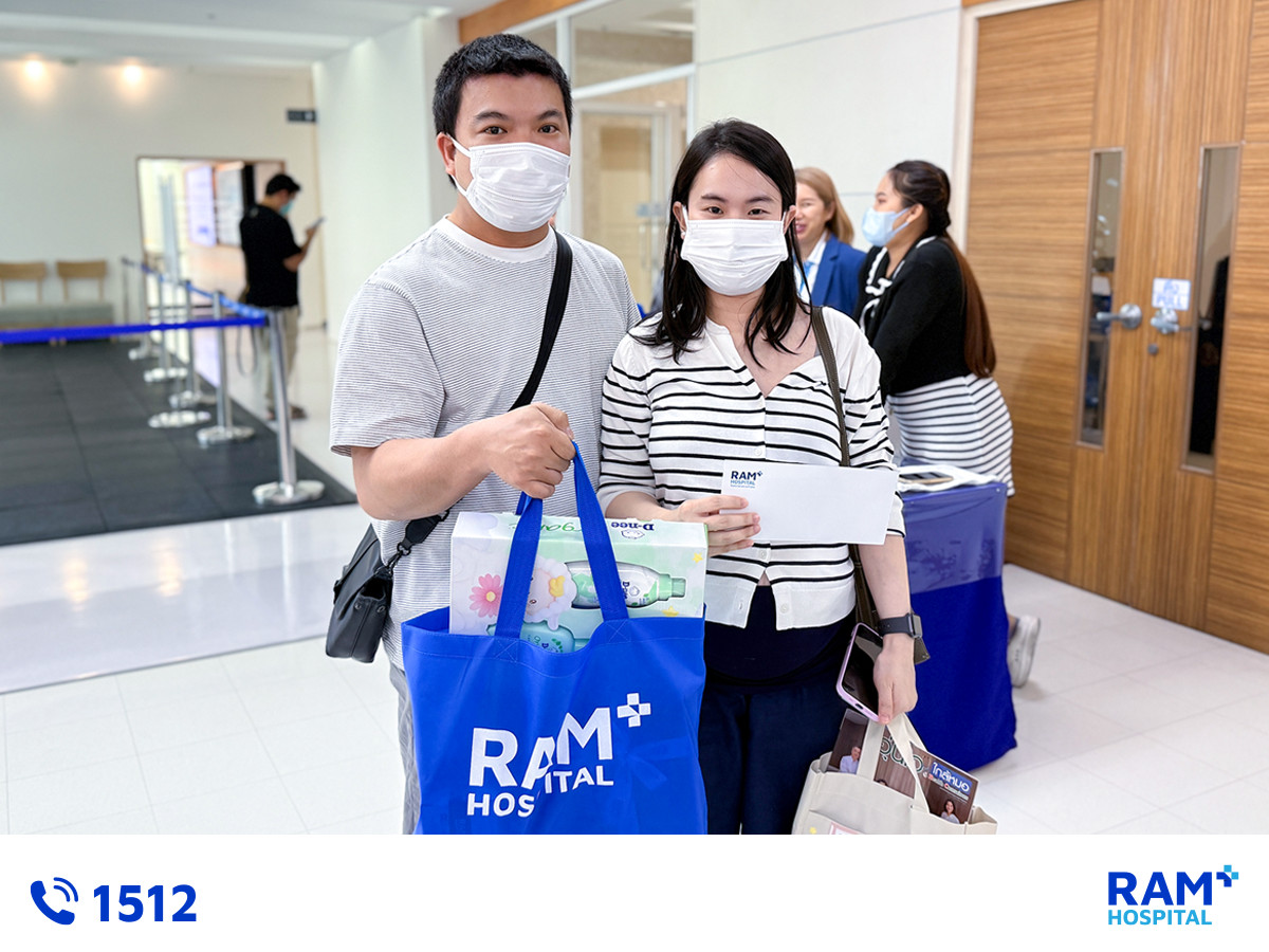 healthy mom and bebies