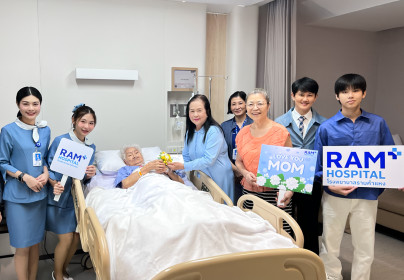 โรงพยาบาลรามคำแหง มอบพวงมาลัยดอกมะลิพร้อมการ์ดอวยพร ส่งต่อความรักและความสุขในวันแม่แห่งชาติ