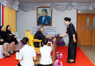 โรงพยาบาลรามคำแหงรับพระราชทานโล่ที่ระลึก จากสมเด็จพระกนิษฐาธิราชเจ้า จากการสนับสนุนมูลนิธิขาเทียมฯ