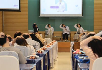 蓝康恒医院举办 2026 年优质孕期培训活动“Healthy Moms and Babies”，为新手父母做好准备。